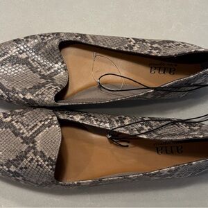 Women's Gray and Tan Snakeskin Flats